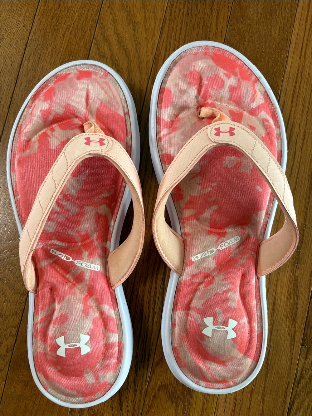 Under armour woman’s size 8 memory foam flip flops